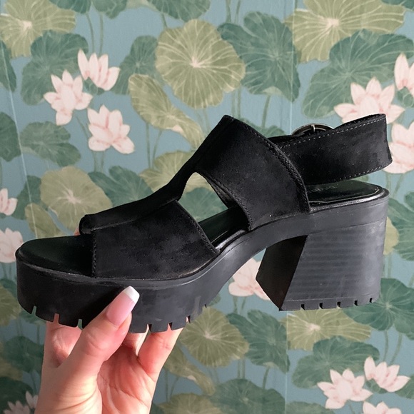 Chunky sandals 🖤 - Picture 4 of 5